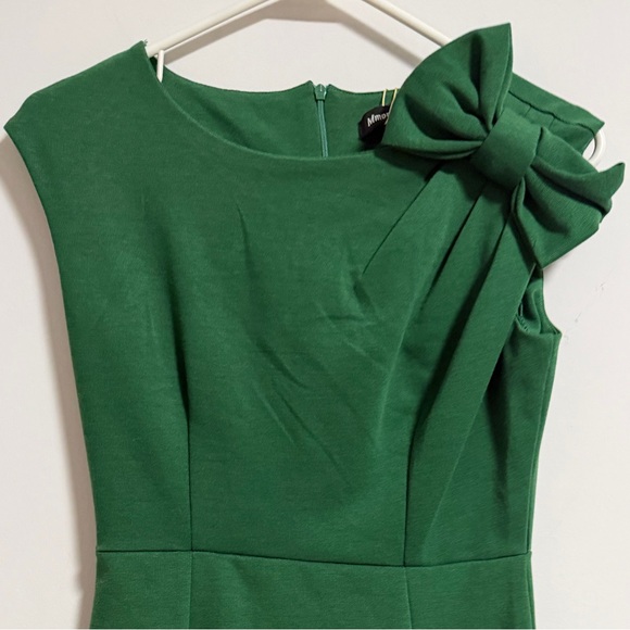 Elegant Green Midi Dress with Bow Detail - Picture 2 of 14